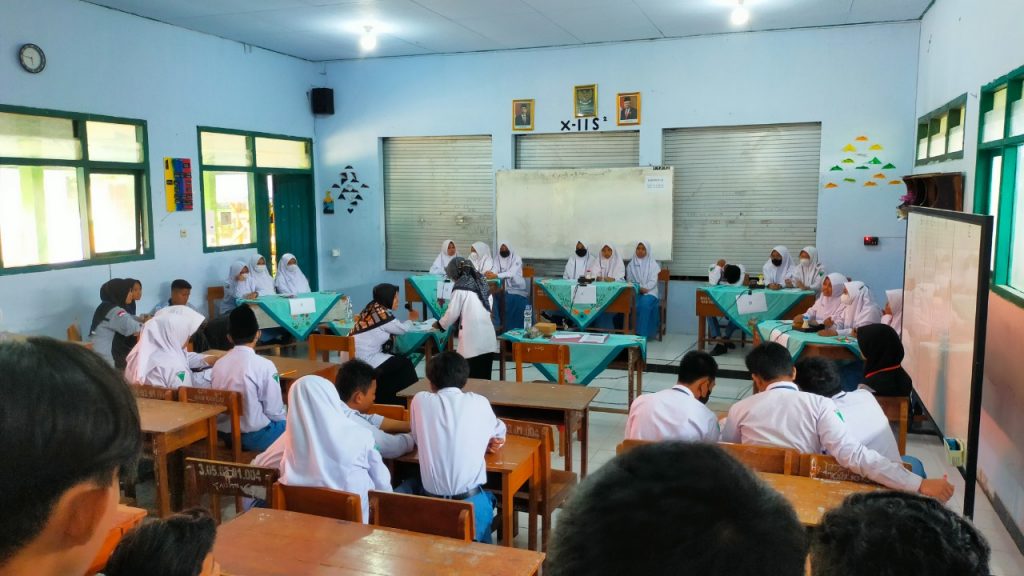 ASAH KECEPATAN, KETEPATAN, DAN KEKOMPAK DENGAN SARUNG BERJALAN DAN LCC