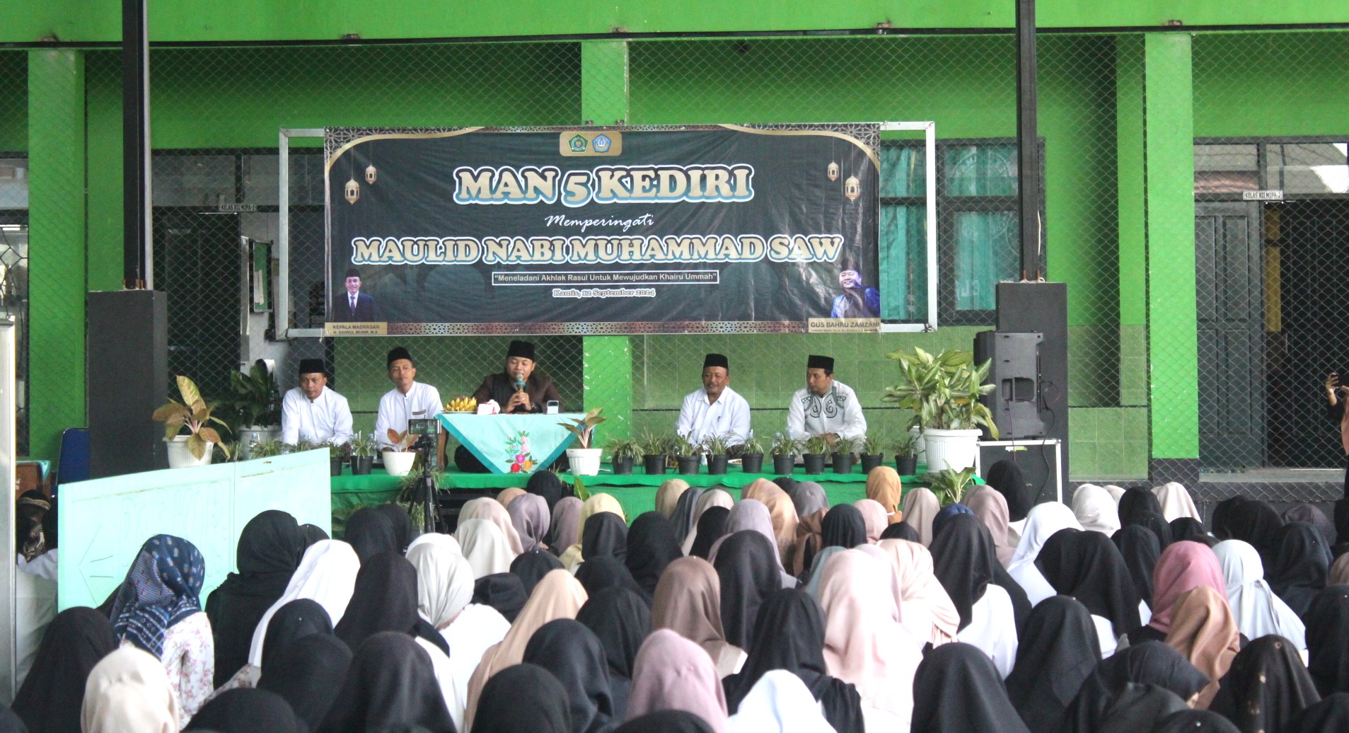 PERINGATAN MAULID NABI BERSAMA GUS BAHRU ZAMZAMI MEMBANGUN GENERASI