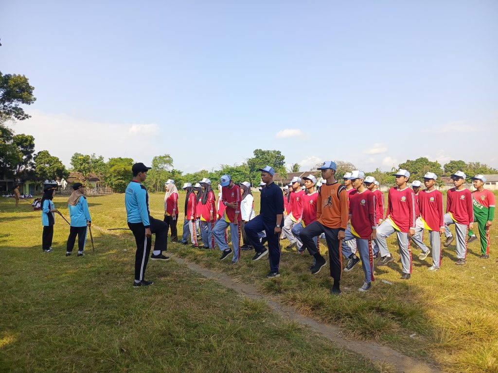 Latihan Tim Paskibra MAN 5 Kediri Bersama Koramil dan Polsek Kecamatan Kandat
