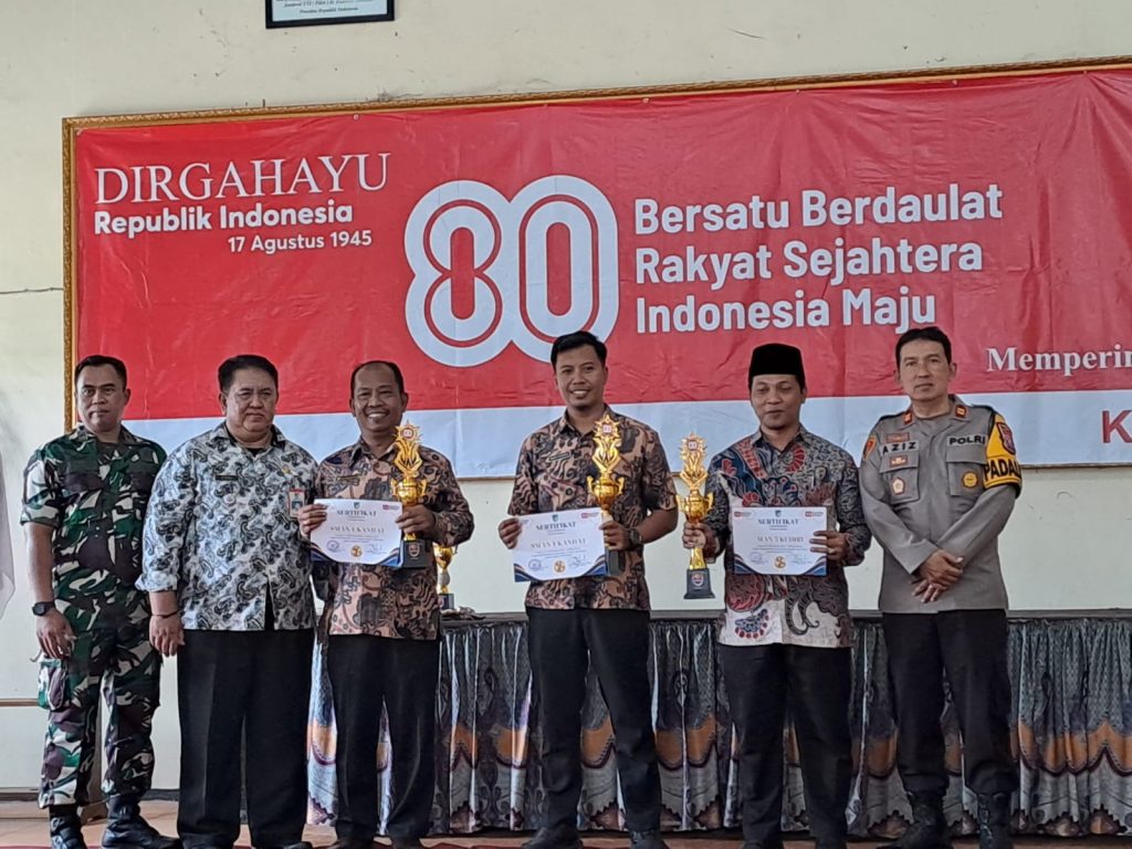 MAN 5 Kediri Sabet Juara Lomba Baris dan Balap Karung Kecamatan Kandat