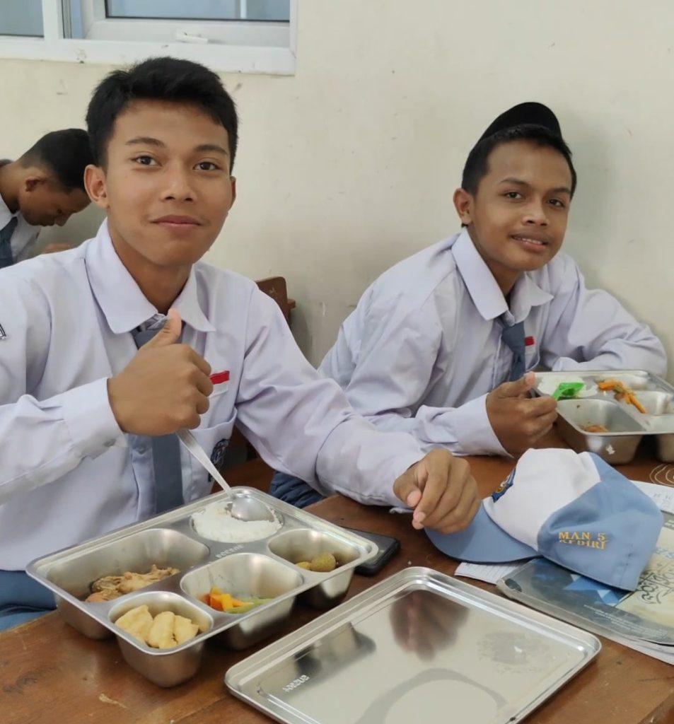 MBG di MAN 5 Kediri