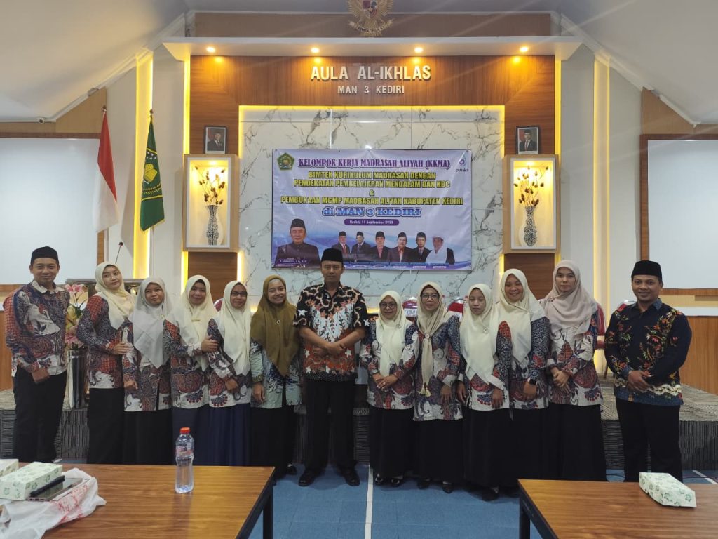 Guru MAN 5 Kediri Ikuti Bimtek Kurikulum Madrasah dengan Pendekatan PM dan KBC di MAN 3 Kediri