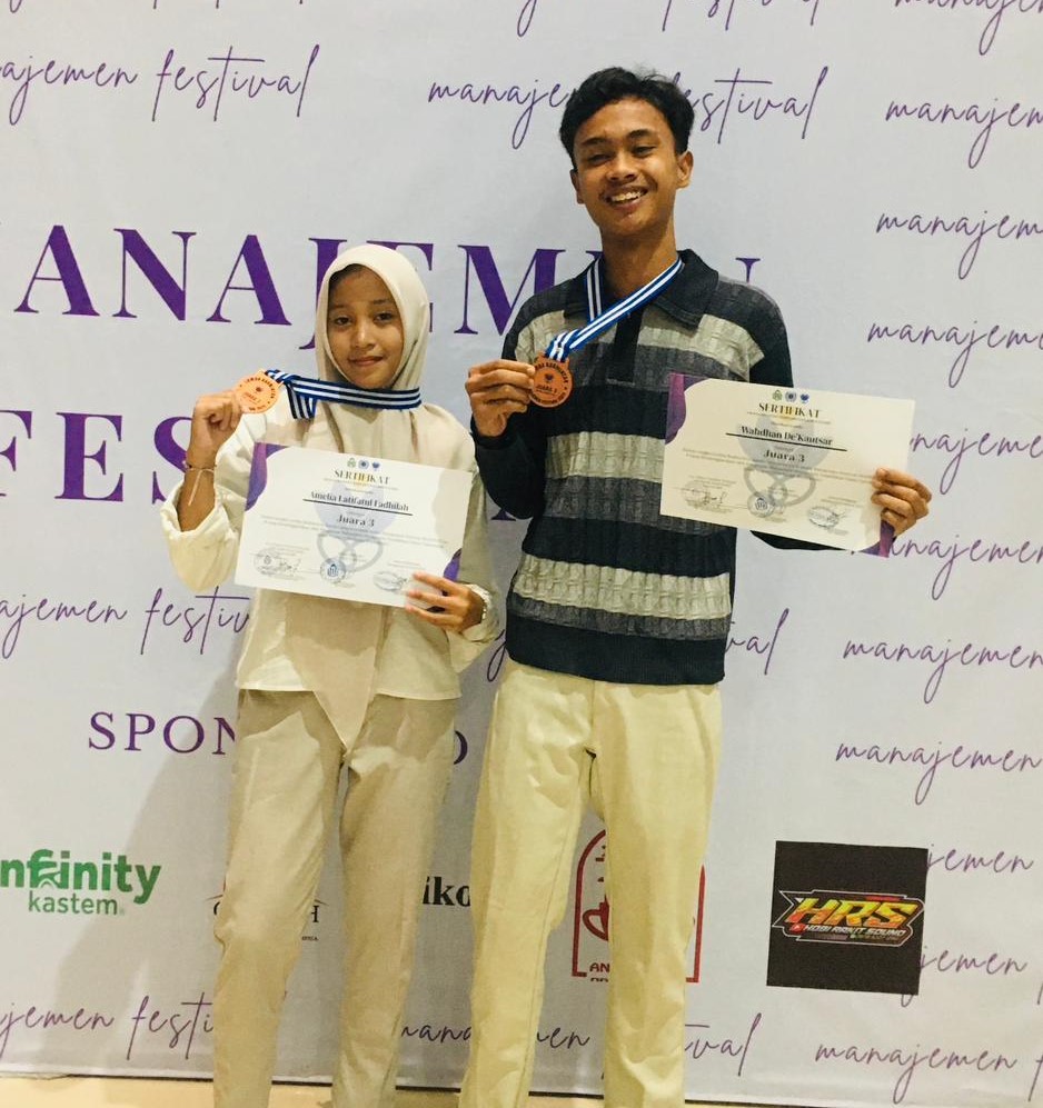 Selamat & Sukes Juara 3 Bulu Tangkis Ganda