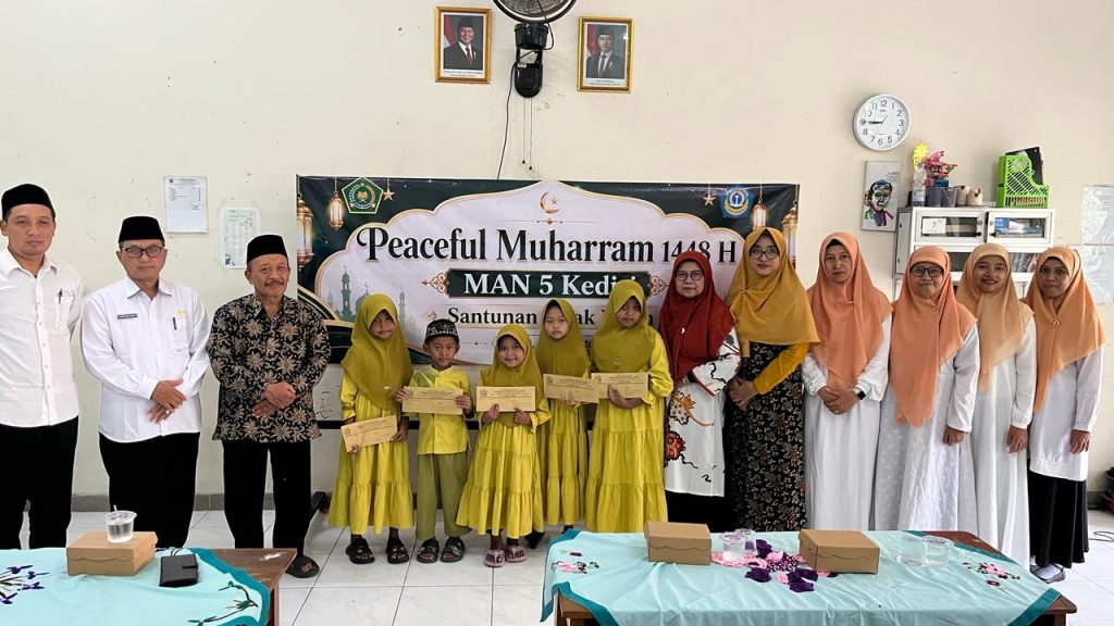 Sambut Muharram dengan Kedamaian, MAN 5 Kediri Gelar Santunan untuk Anak Yatim Yayasan Darul Aitam Sambut Muharram dengan Kedamaian, MAN 5 Kediri Gelar Santunan untuk Anak Yatim Yayasan Darul Aitam