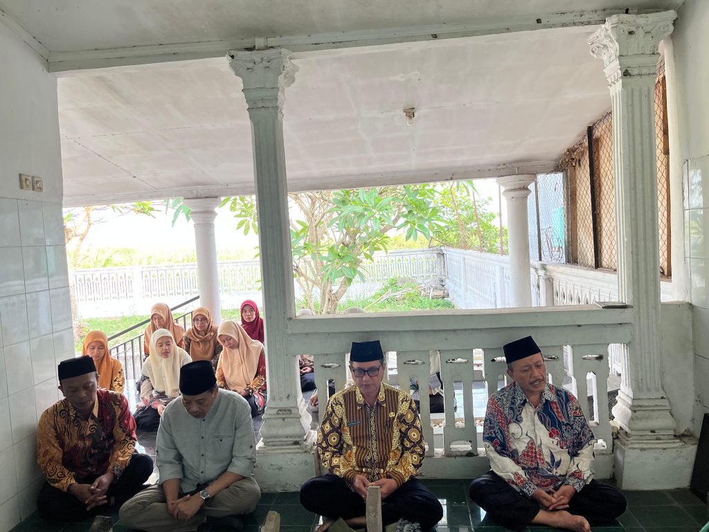 Doa Bersama dan Ziarah ke Makam Muassis Madrasah