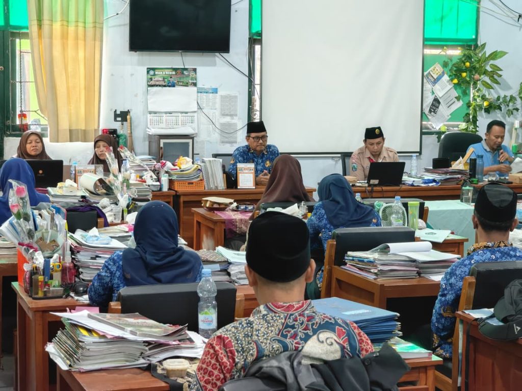 MAN 5 Kediri Gelar Rapat Dinas, Perkuat Komitmen Disiplin dan Optimalisasi Program Madrasah MAN 5 Kediri Gelar Rapat Dinas, Perkuat Komitmen Disiplin dan Optimalisasi Program Madrasah
