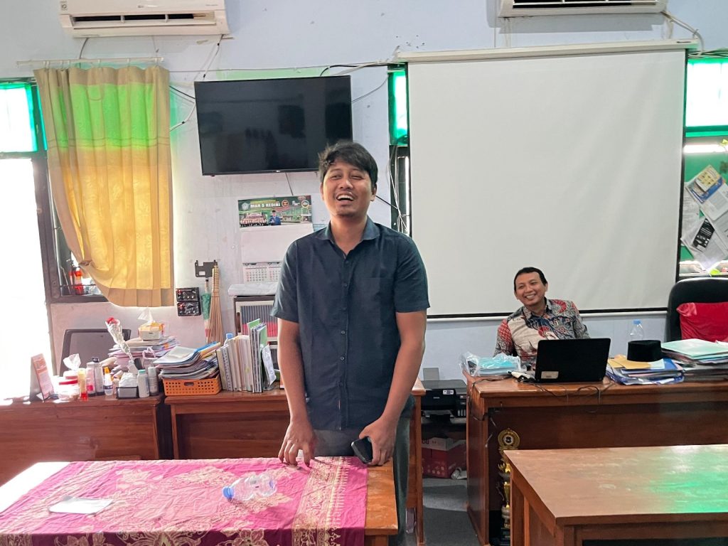MAN 5 Kediri Perkenalkan Guru Baru Mata Pelajaran Keterampilan TBSM MAN 5 Kediri Perkenalkan Guru Baru Mata Pelajaran Keterampilan TBSM